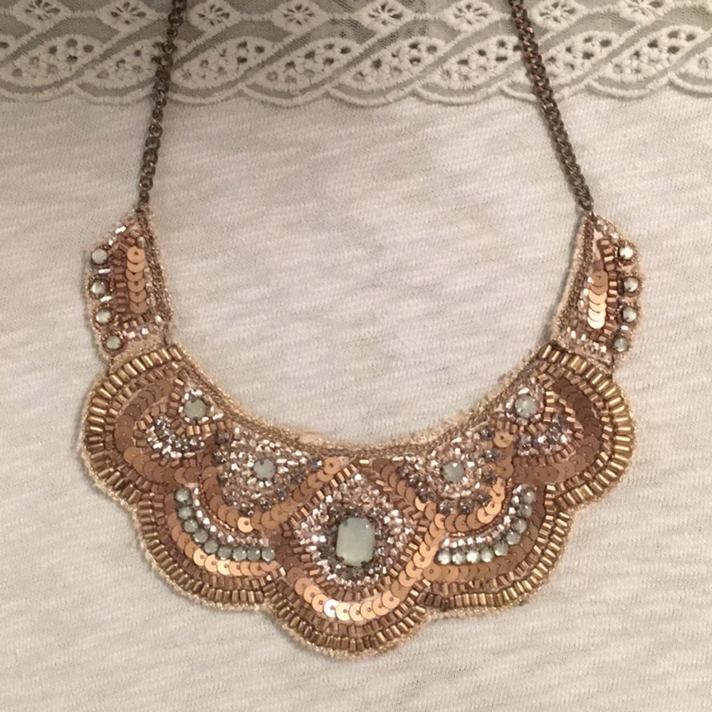 ✨Bib beaded statement necklace✨